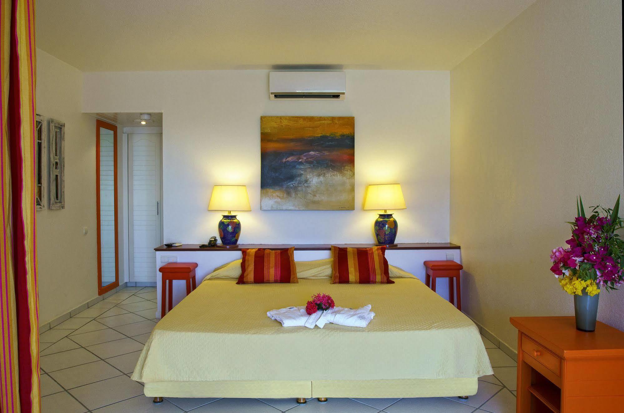 Le Domaine Anse Marcel Beach Resort Bagian luar foto